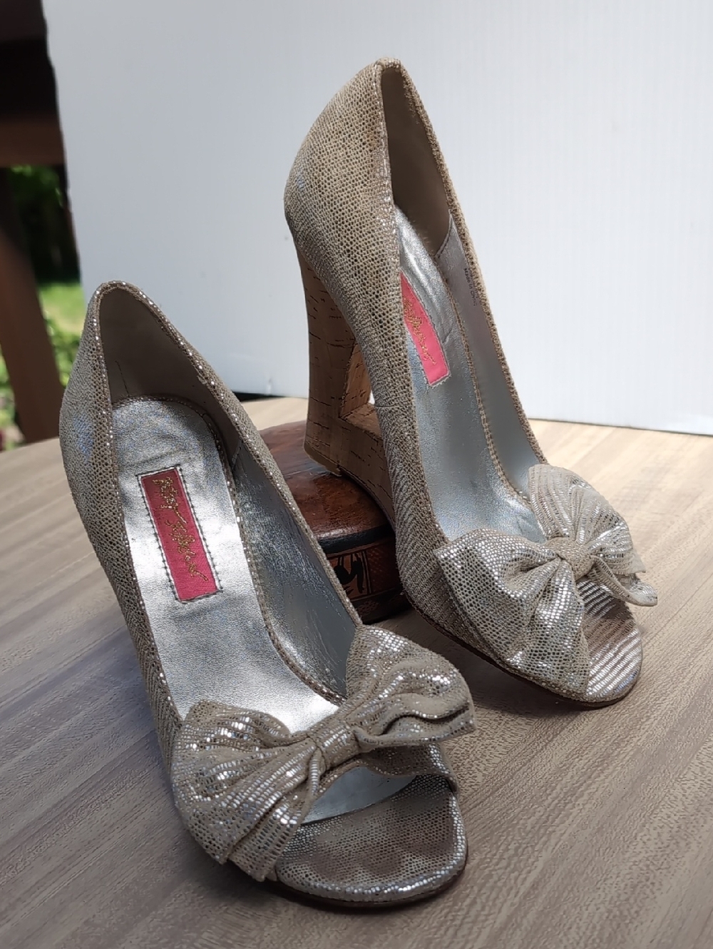 Betsey Johnson Glitter Peep-Toe Wedge Heels with Bow Gold Size 7